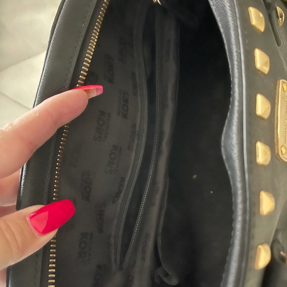 Michale Kors Purse - Picture 5 of 8